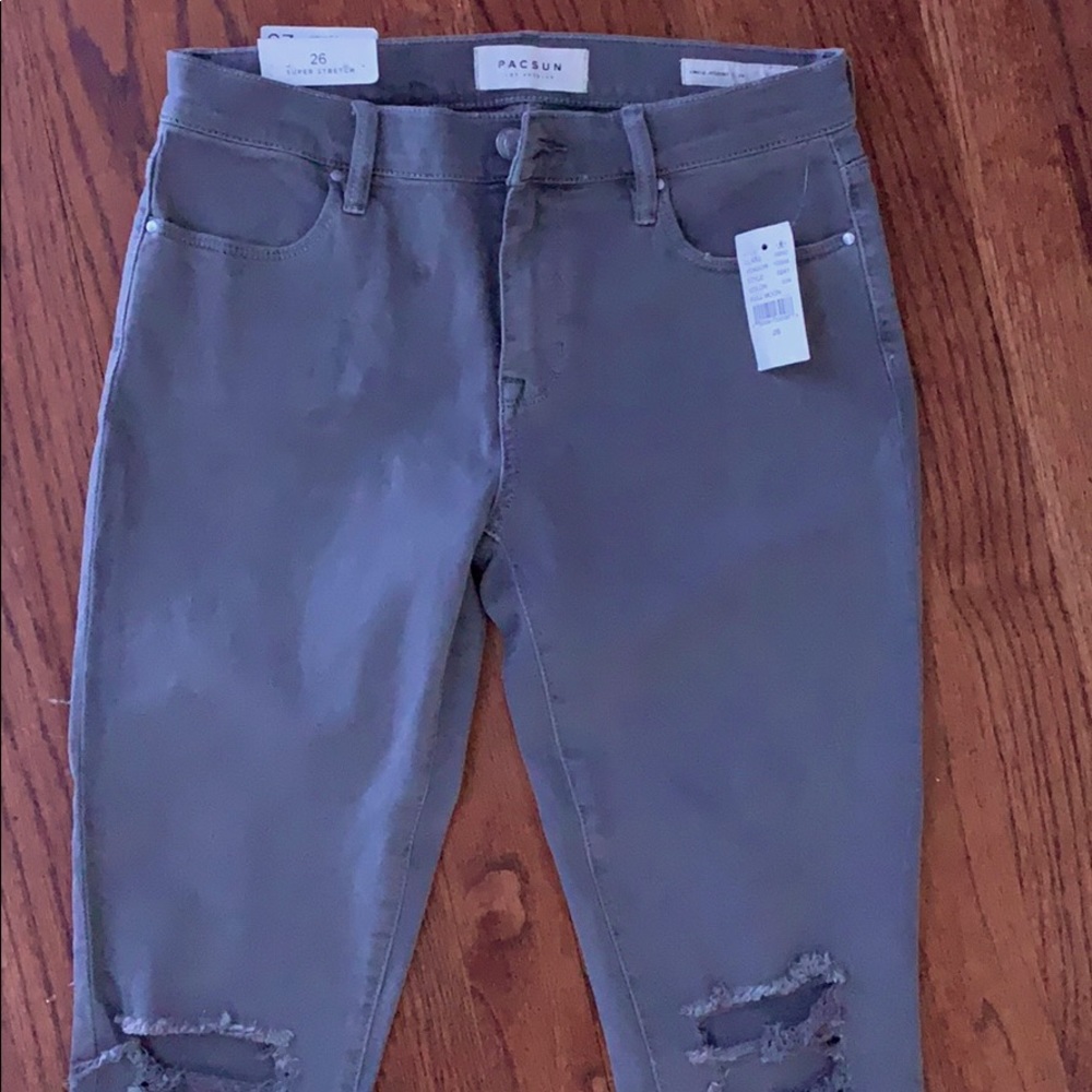 NEVER WORN grey pacsun jeggings with rips